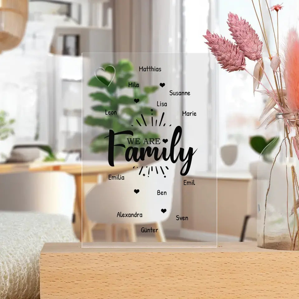 Personalisierter Trockenblumenständer - We are Family (1-12 Namen)