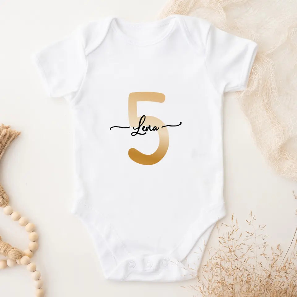 Personalisiertes Baby/Kinder T-Shirt - Name + Alter - Geburtstags T-Shirt