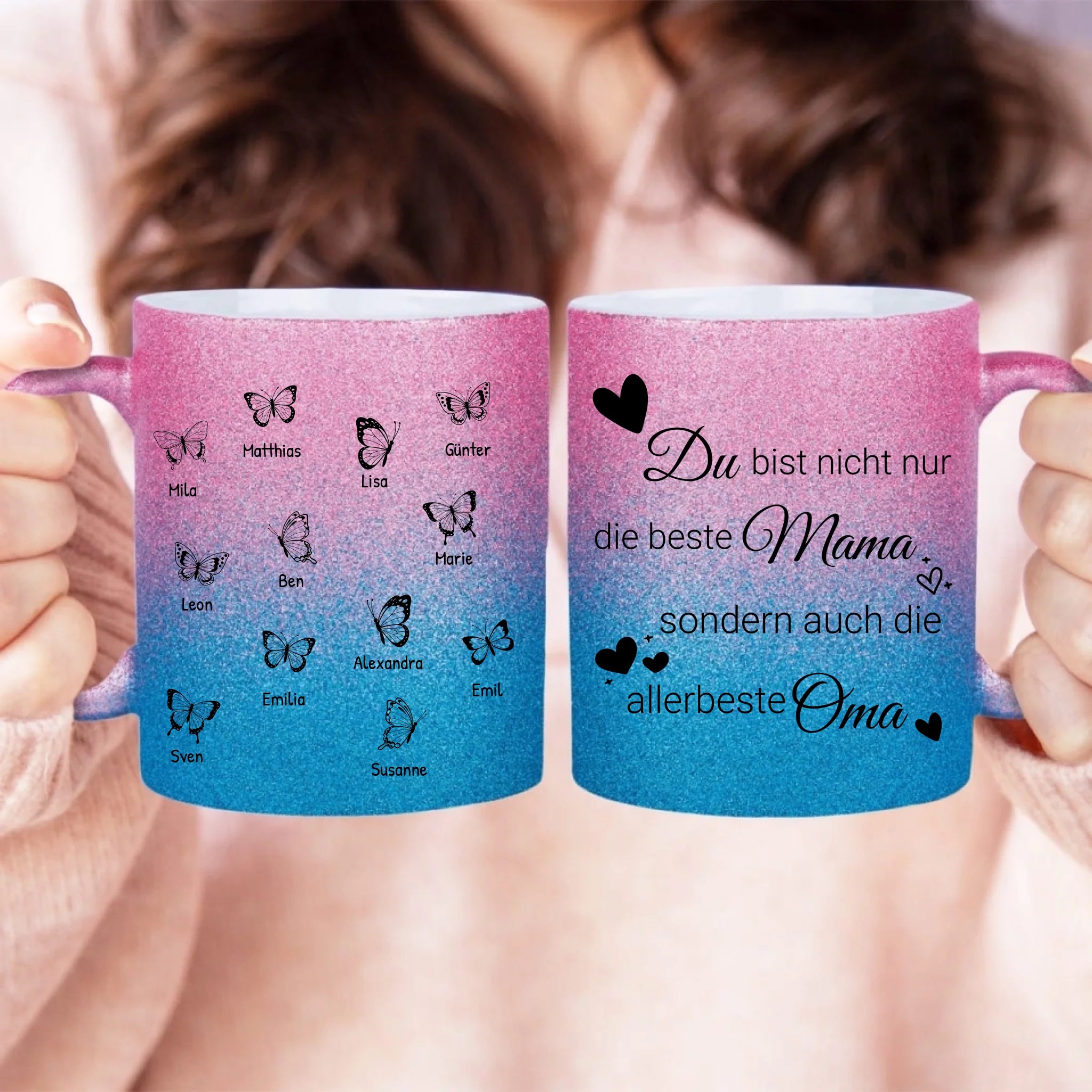 Personalisierte Glitzertasse - Du bist nicht nur die beste Mama sondern auch die allerbeste Oma mit 1-12 Schmetterlingen/Namen