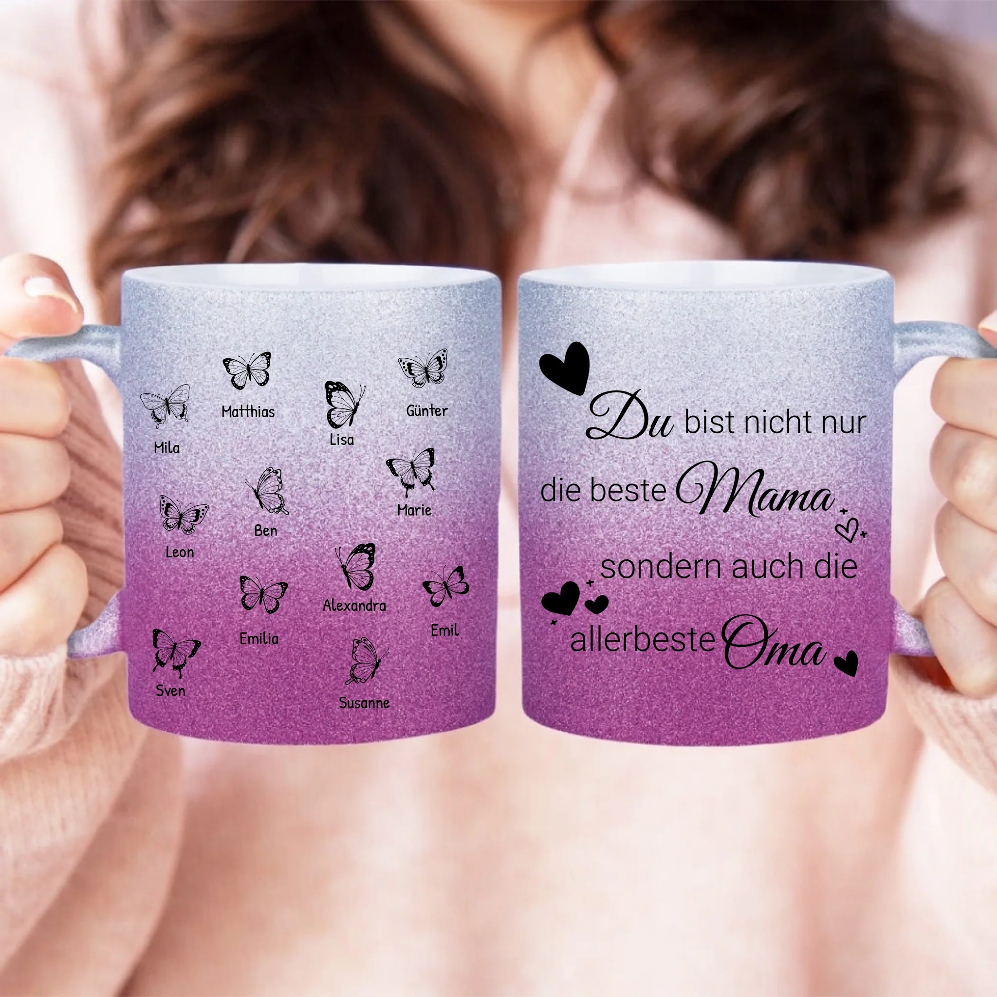 Personalisierte Glitzertasse - Du bist nicht nur die beste Mama sondern auch die allerbeste Oma mit 1-12 Schmetterlingen/Namen