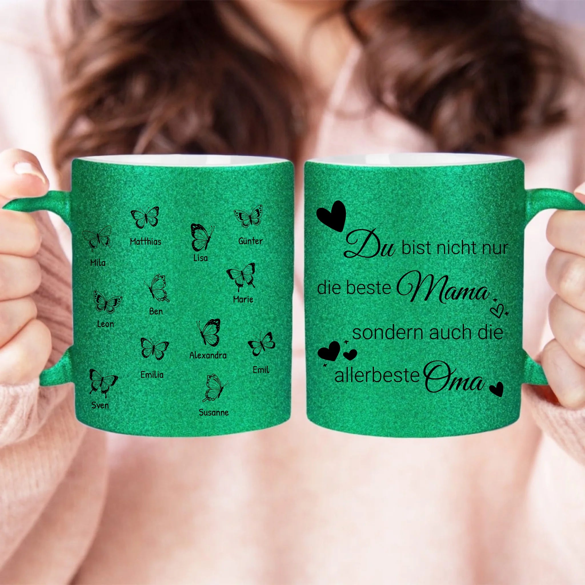 Personalisierte Glitzertasse - Du bist nicht nur die beste Mama sondern auch die allerbeste Oma mit 1-12 Schmetterlingen/Namen