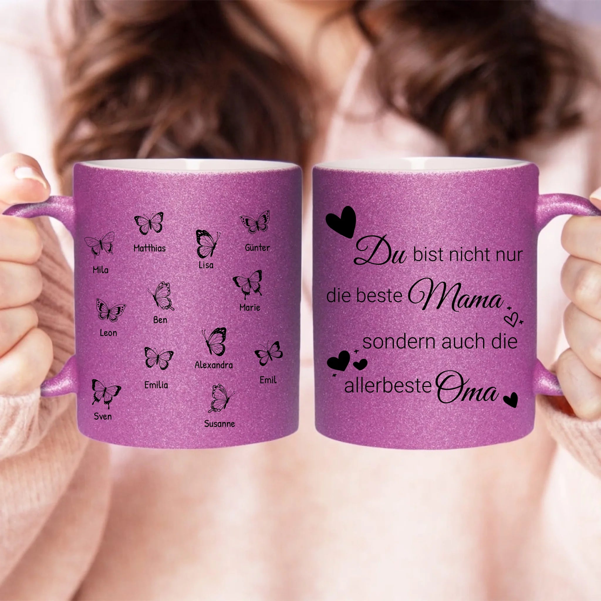 Personalisierte Glitzertasse - Du bist nicht nur die beste Mama sondern auch die allerbeste Oma mit 1-12 Schmetterlingen/Namen