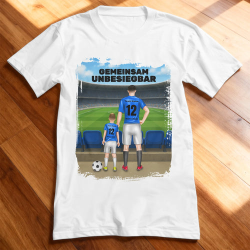 Personalisiertes T-Shirt mit mehreren Fußballern/Fußballerinnen - (Papa/Sohn/Tochter & mehr)