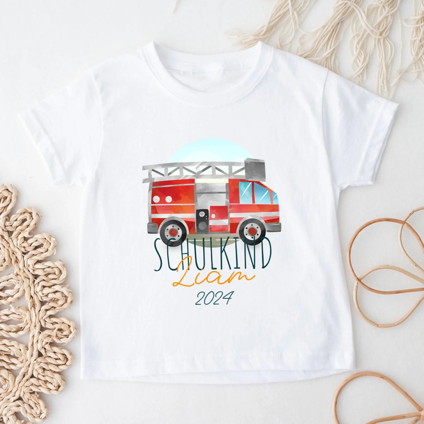 Personalisiertes Kinder T-Shirt - Schulkind mit Name, Jahr & Feuerwehrauto