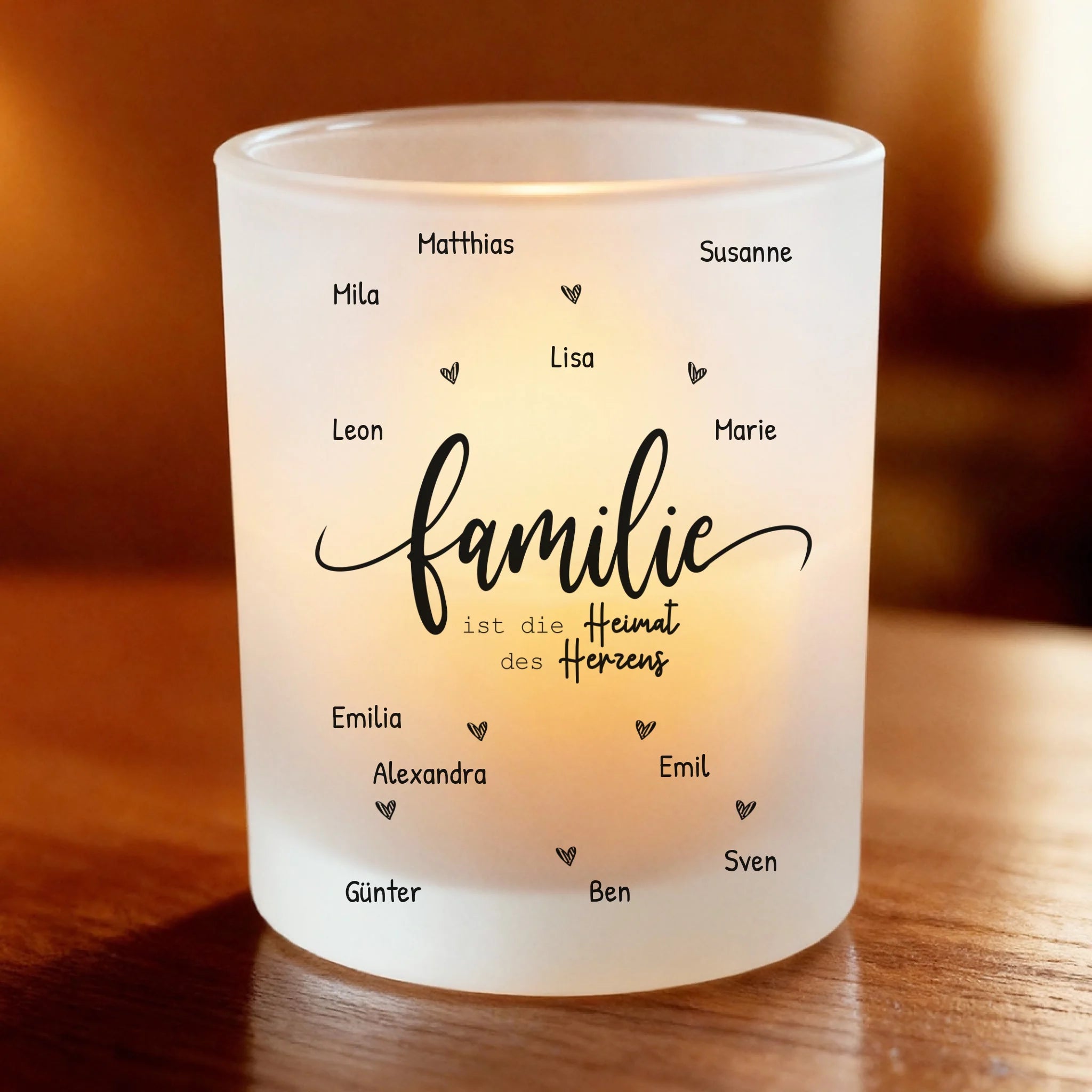 Personalisiertes Teelicht (Satin) - Familie ist die Heimat des Herzens (1-12 Namen)