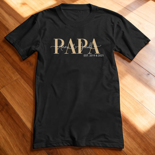 Personalisiertes T-Shirt - Papa Schriftzug mit Kindernamen