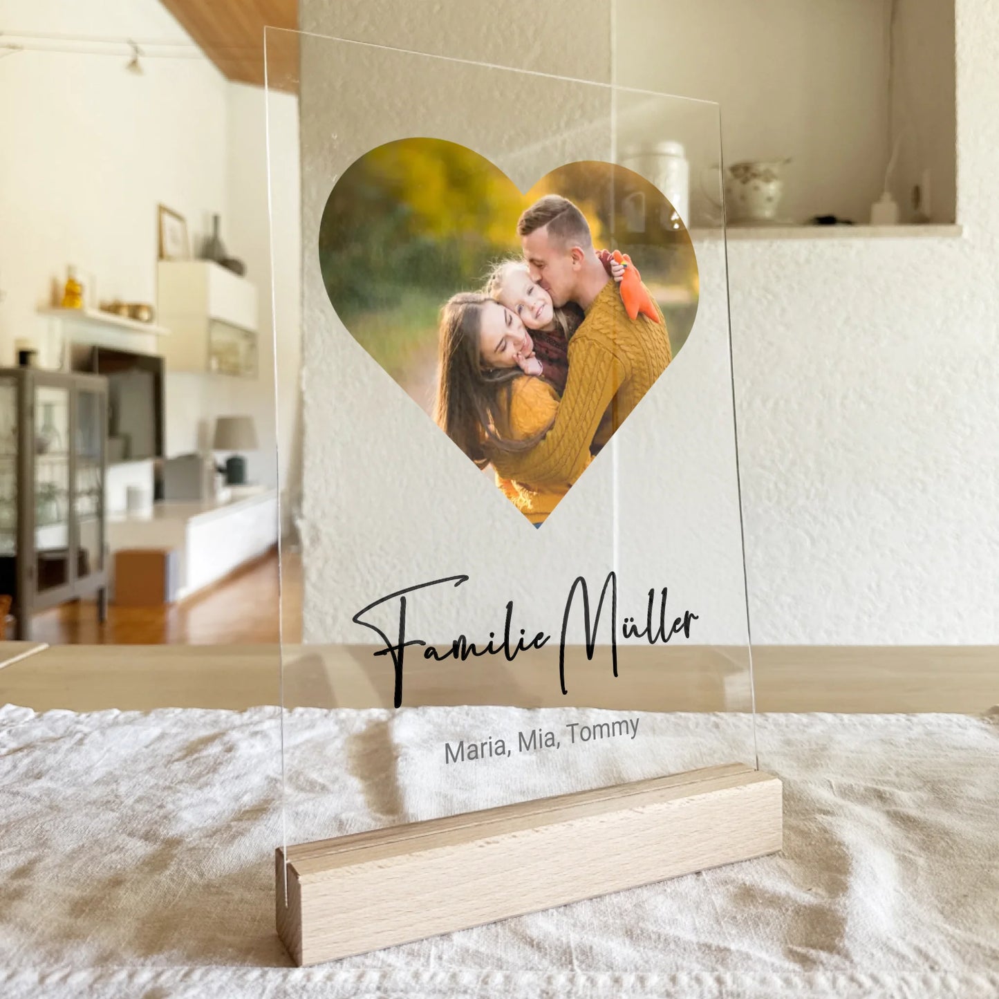 Personalisierte Acrylglasplatte mit eigenem Bild in Herzform, Familiennamen & Namen
