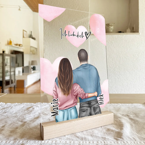 Personalisierte Acrylglasplatte mit Paar stehend und Herzen