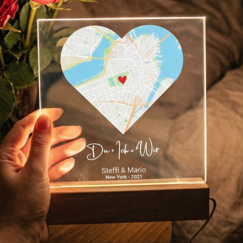 Personalisiertes Acryl-Licht - Karte in Herzform, Spruch, Namen & Ort